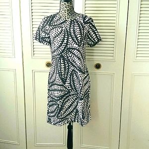 Ann Taylor Factory size M black & white shift dress.